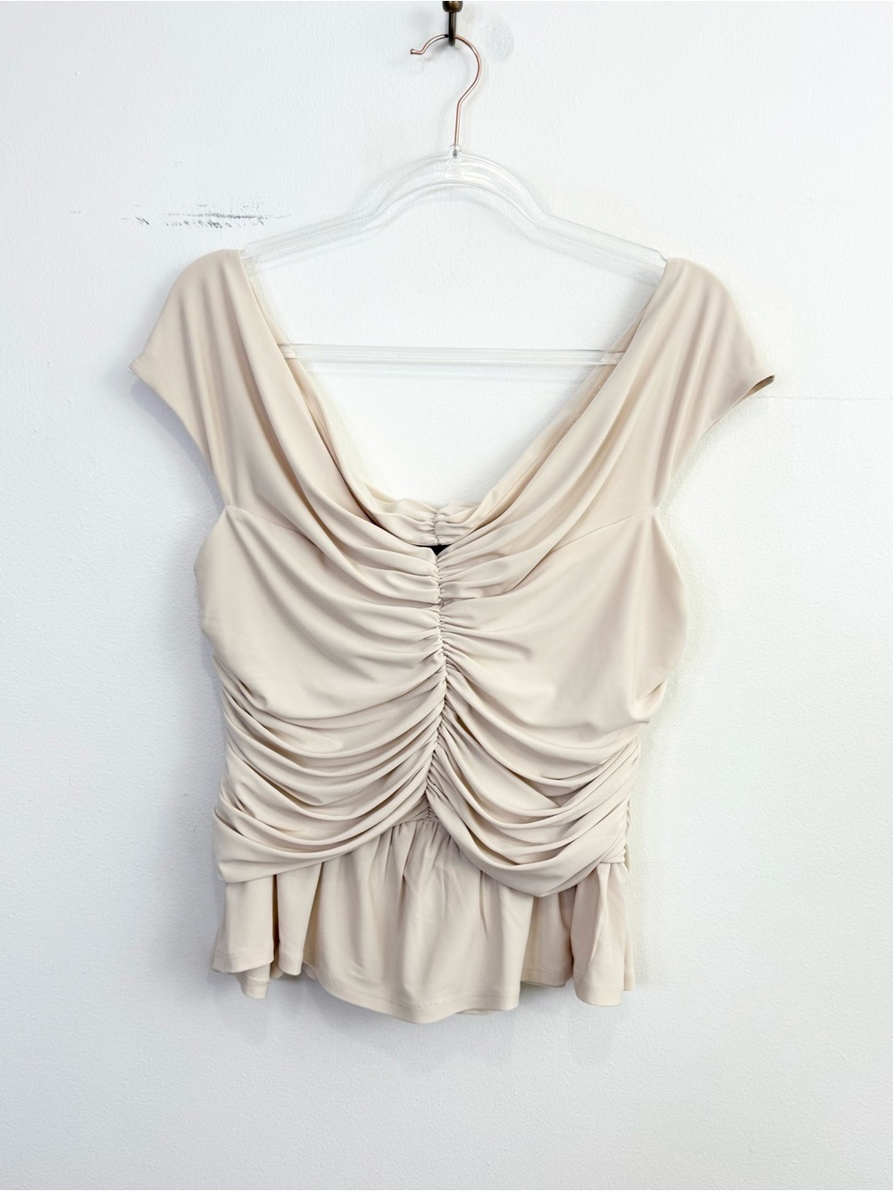 Express Off The Shoulder Ruched Peplum Top XL NWT Ivory - Picture 2 of 6